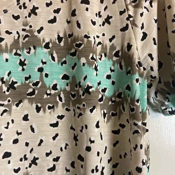 Sew in Love ladies short sleeve vneck turquoise grey tan cream white medium top - Picture 6 of 6